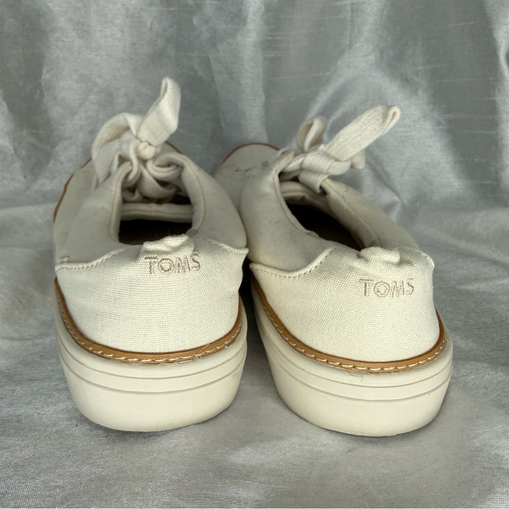 TOMS Cream Canvas Platform Lace-Up Shoes